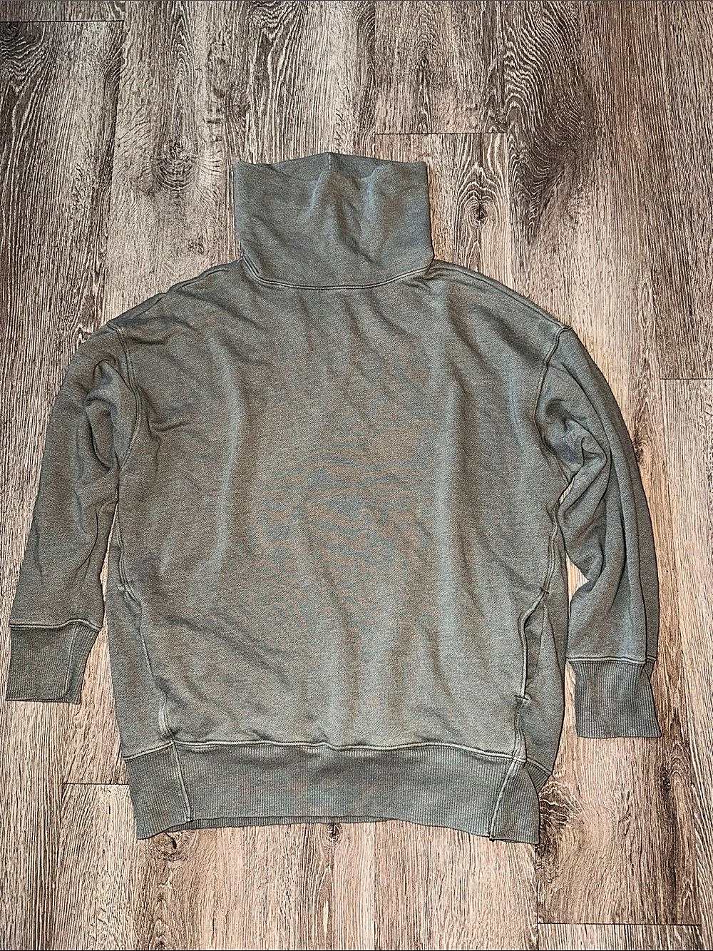 Aerie oversized mock neck tunic Sweater in Green Size Medium sweatshirt pullover